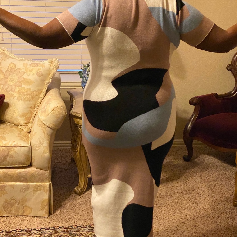 Abstract Patterned Knit Dress - Picture 3 of 4